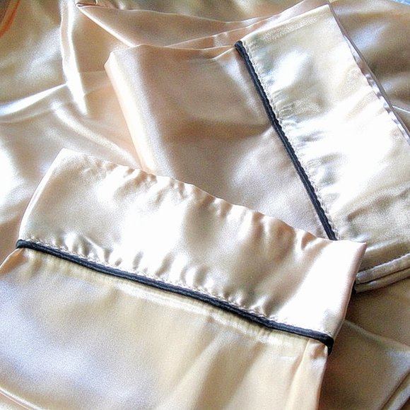 Pink Night Gown with Black Piping US Size Small - Picture 3 of 7